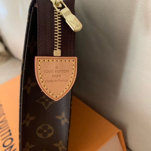 Louis Vuitton Toiletry Pouch 26 - Picture 3 of 10